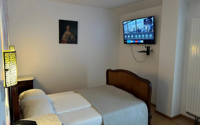 Hotel Senator