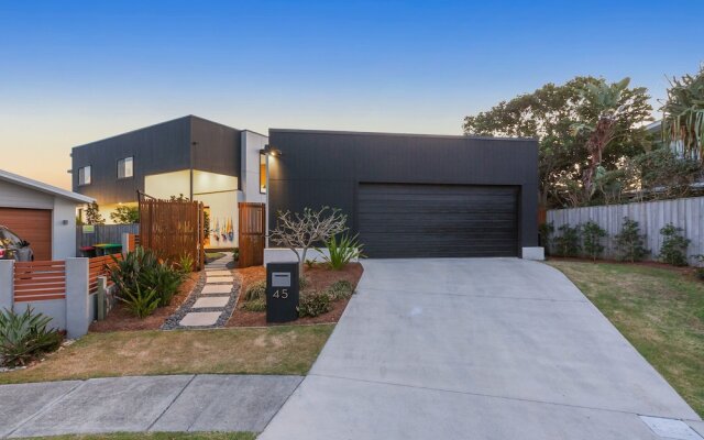 Stunning Beach House On Collins