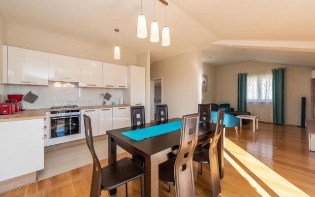 Holiday home near the beach Marijanka