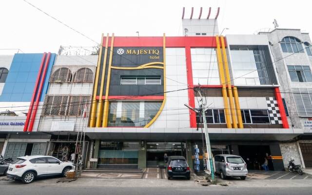 RedDoorz Plus near Pasar Wisata