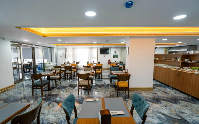 Piyes Otel