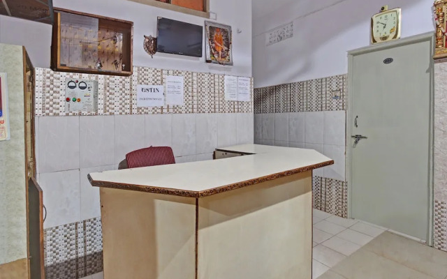 SPOT ON 38681 Sai Palace Lodging & Boarding