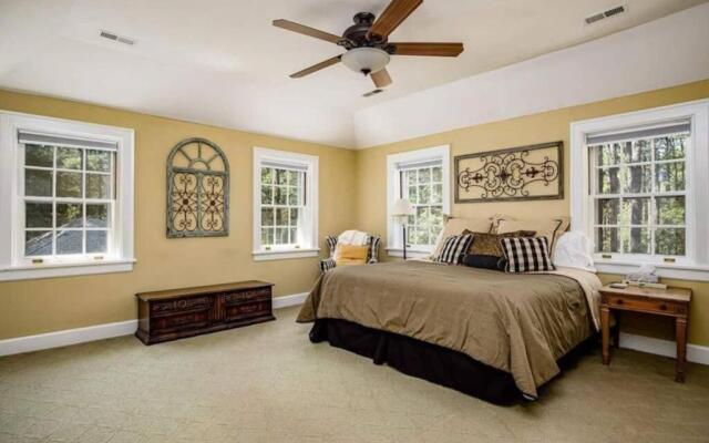 Knollwood House Bed & Breakfast