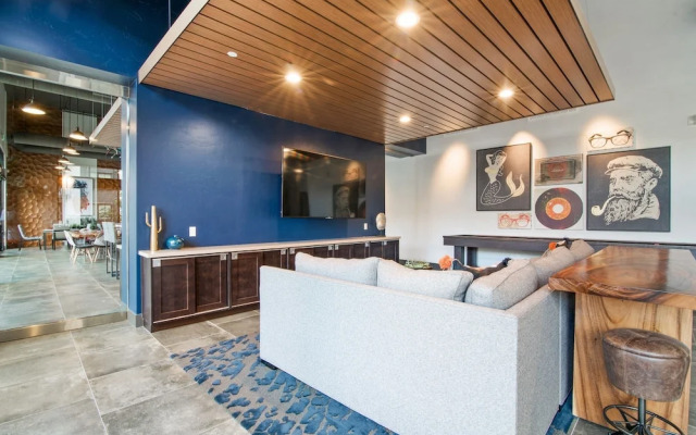 Global Luxury Suites in Menlo Park