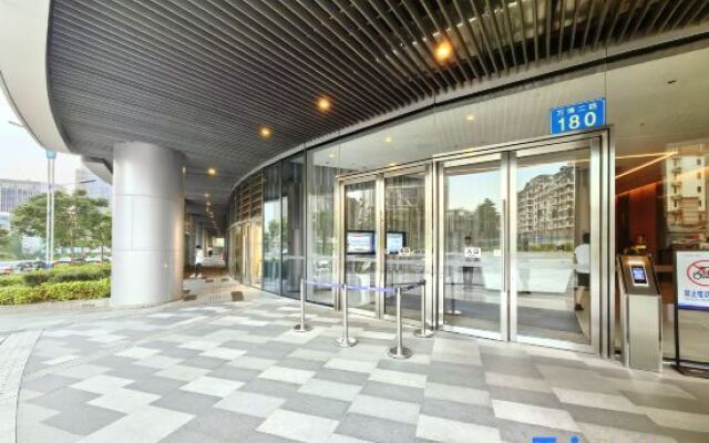 Star Theme Apartment (Guangzhou Panyu Tianhe Chengnancun Wanbo Metro Station)