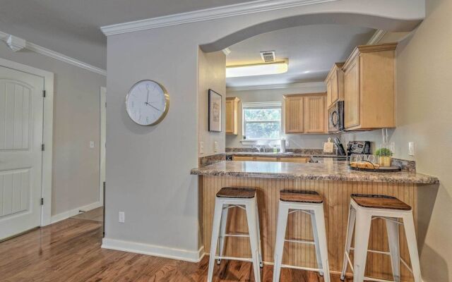 Charming Springdale Townhome ~ 5 Mi to Dtwn!