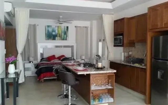 Luxury Condo V177 Romantic Zone