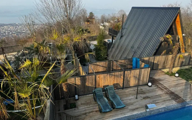 Hill House Bungalov
