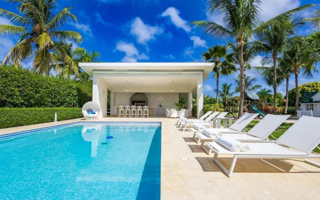 Villa Desiree 5BR Cocotal Luxury Villa Pool Maid