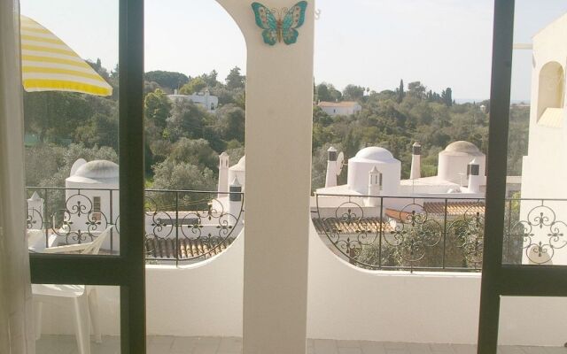 Lovely 2 Bedroom end Townhouse in Carvoeiro