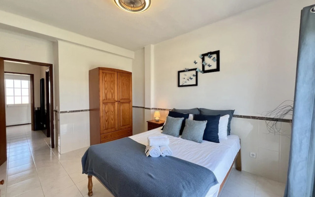 Pêra Stylish Villa With Pool by Homing