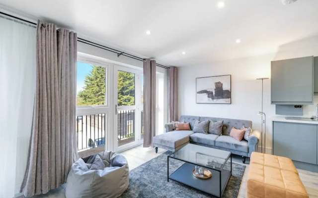 Luxury 1 & 2 bed Apartment free parking