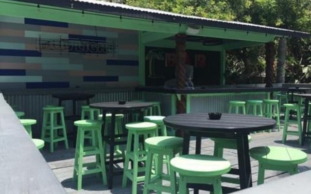 Upper Deck Hotel and Bar - Adults Only