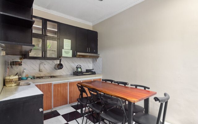 OYO 93500 Rizki Residence TOS Syariah Near PT Bank KB Bukopin Tbk