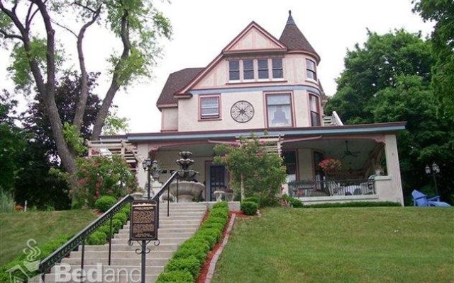 Isadora's Bed and Breakfast