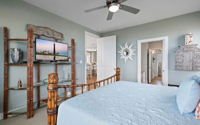 #justawavin' 3 Bedroom Home by RedAwning