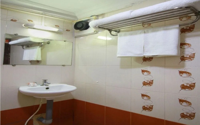 Forest Transit Hotel by OYO Rooms
