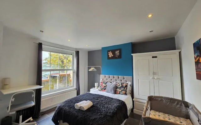 Cozy 4 Bedroom House in the Heart of Brixton