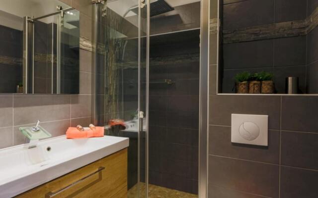 SUEDE 2 AP4208 By Riviera Holiday Homes