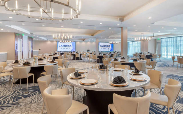 Cambria Hotel Waco Univ Riverfront