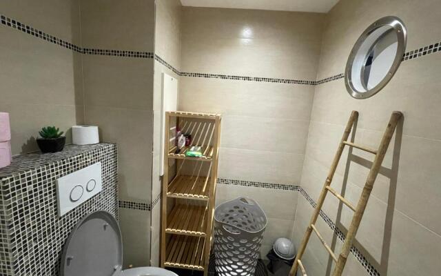 Spacieux F2 climatisé proche de la mer