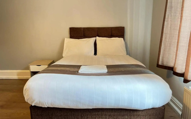 Assheton Arms Hotel