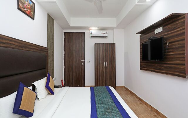 OYO 10795 Hotel RS Residency