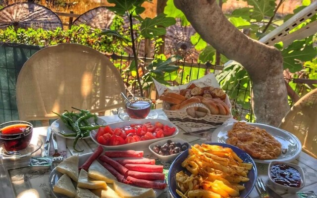 Cunda TheLara Otel