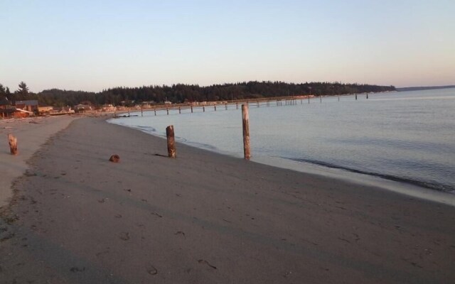Beachfront Mutiny Bay Cabin