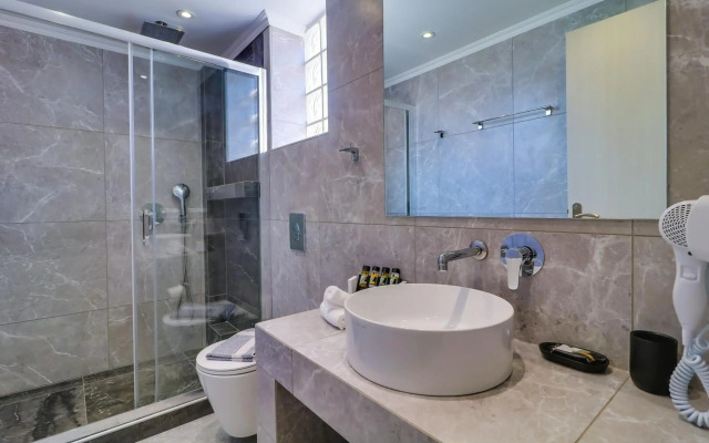 Theros Villas & Suites