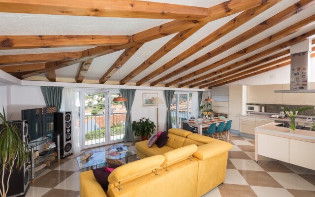 Apartments Carol Royal
