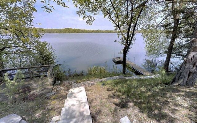 Lakefront Hideaway