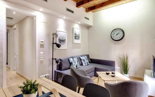 Renovated & Classic 3-Bedroom Sagrada Familia Apt.