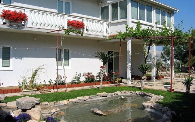 Scenic Apartment in Dalmatia With Lovely Garden