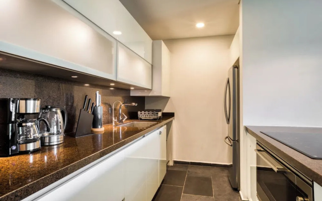 Chic PH Haven with rooftop By Tasman