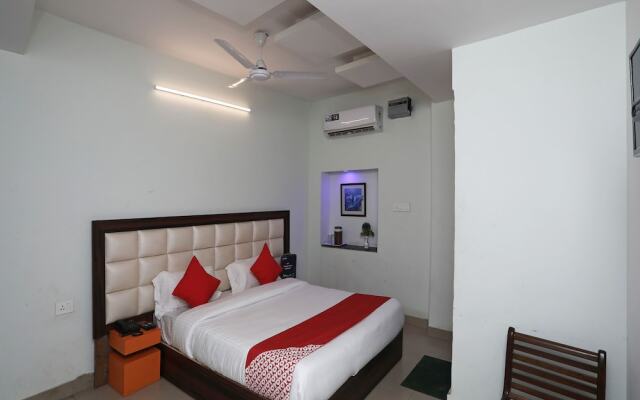 OYO Flagship 17085 Bhagat Residency