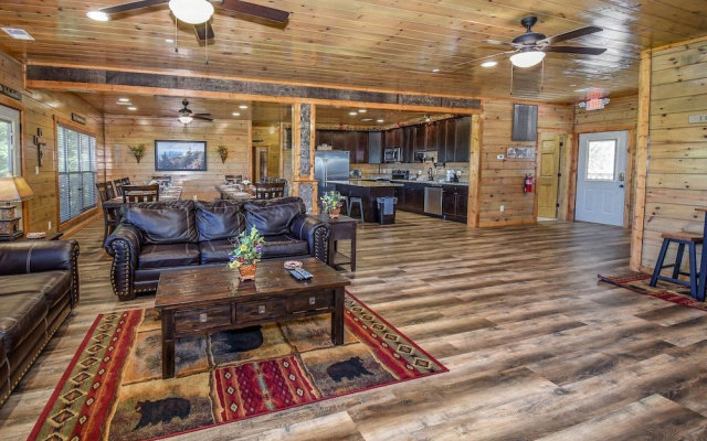 SmokyStays 10 Bedroom Cabin