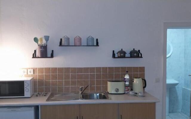 Lovely Studio in Strinilas With its own Pool