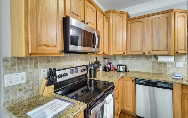 'serene Shores' Lakefront House w/ Dock!