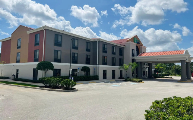 Holiday Inn Express & Suites Sebring by IHG