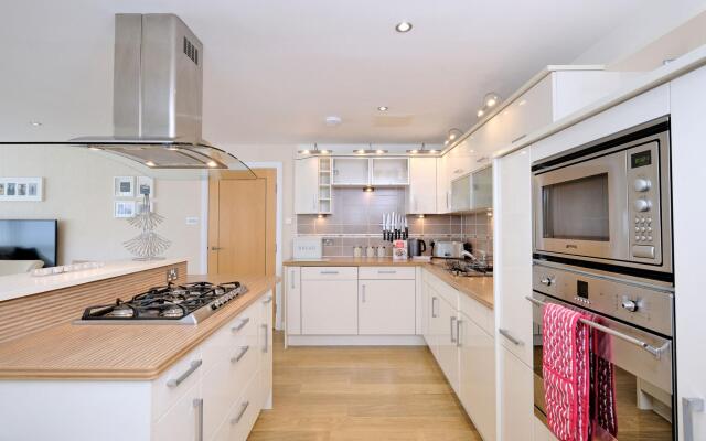 Deluxe and Secure Apartment Close to Aberdeen City Centre