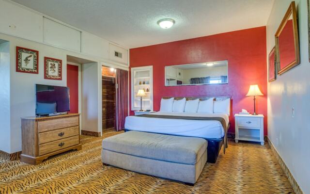 'ledge Lodge' Burkesville Getaway: Pool & Views!