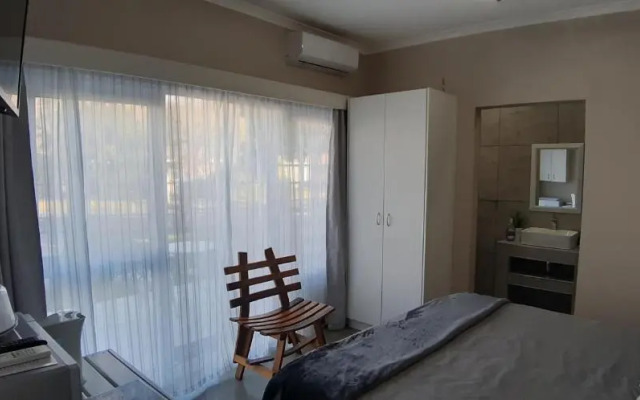 Dennecres 4 Guest House