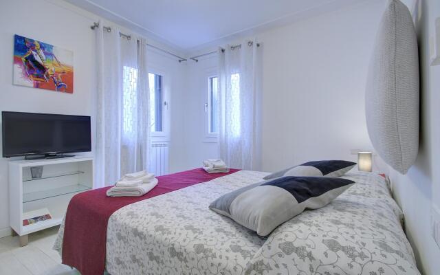 RIALTO MARKET NEW 5pax 3bed 2bath Wifi PowerAircnd