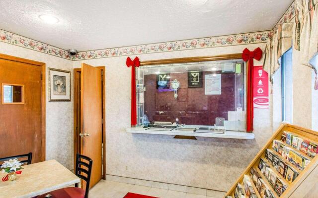Econo Lodge North