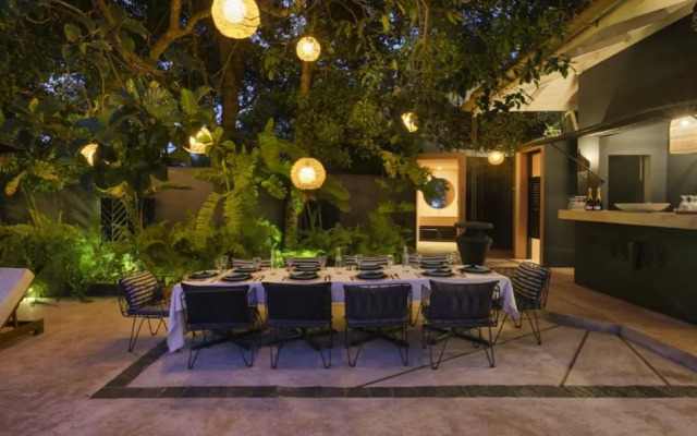 Cool and Contemporary Hilltop Villa With Ocean Views