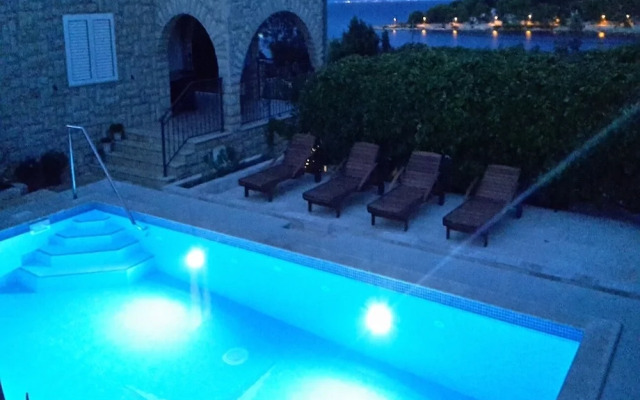 Lucija - Apartment With Pool - A1