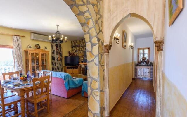 Cortijo La Encina Sayalonga by Ruralidays