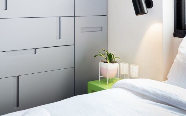 London in Tel Aviv - stay at my place