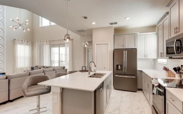 8923 CC - Fabulous 5BR Single Family: Sleeps 12 - Private Pool -